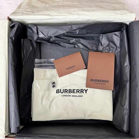 Burberry Jermyn 105 Pumps in Coffee (37) - Picture 9 of 11